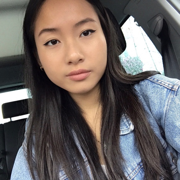 Meet your Posher, Mia - Picture 1 of 1